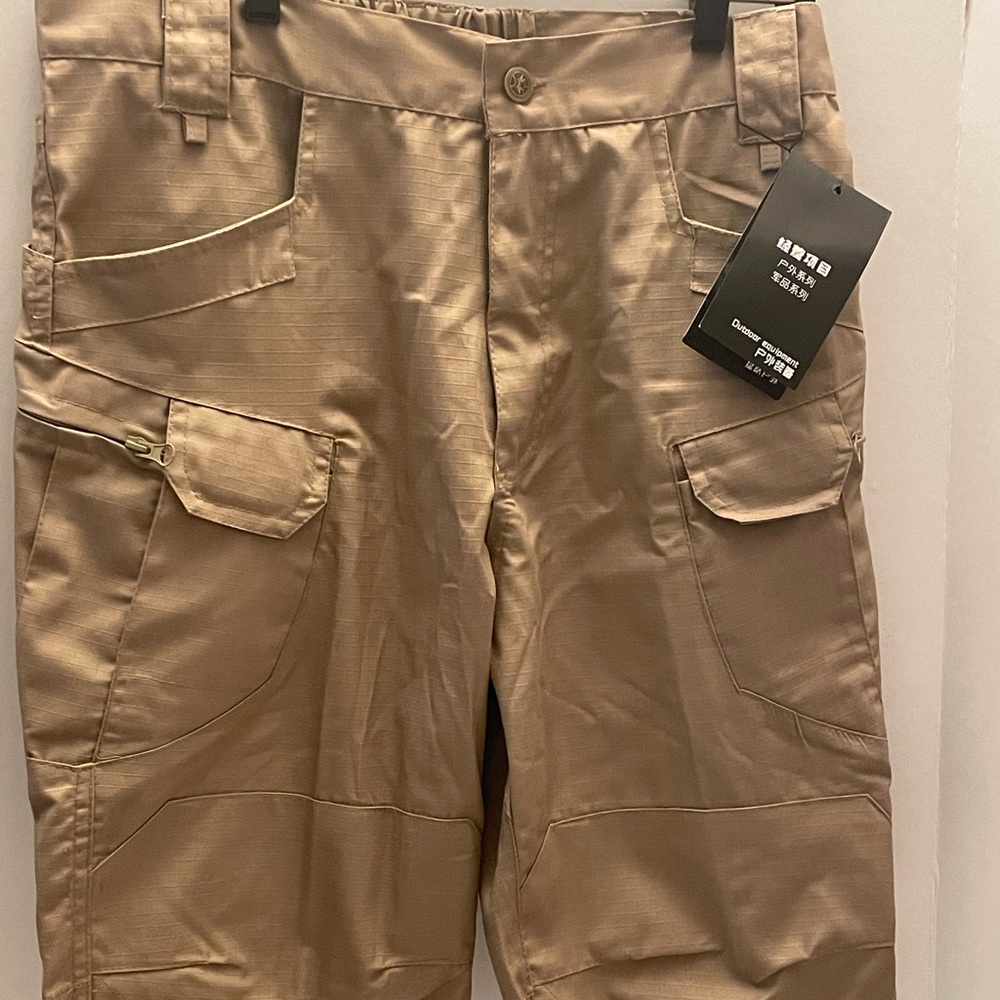 Outdoor Equipment Shorts NEW men’s tan. 10 pockets, cargo hiking size small.